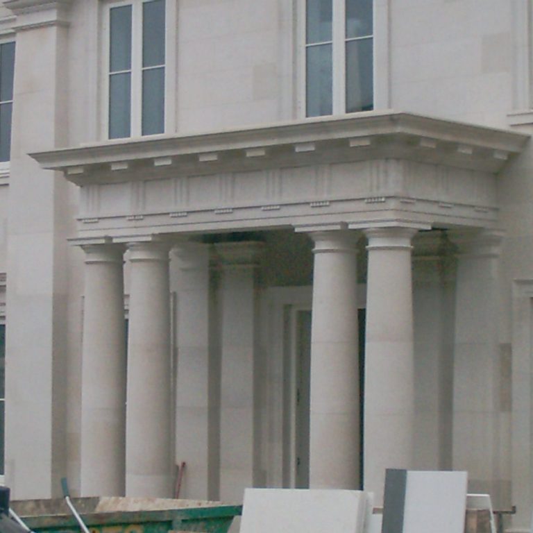 Doric entablature with mutules, rather than modillions
